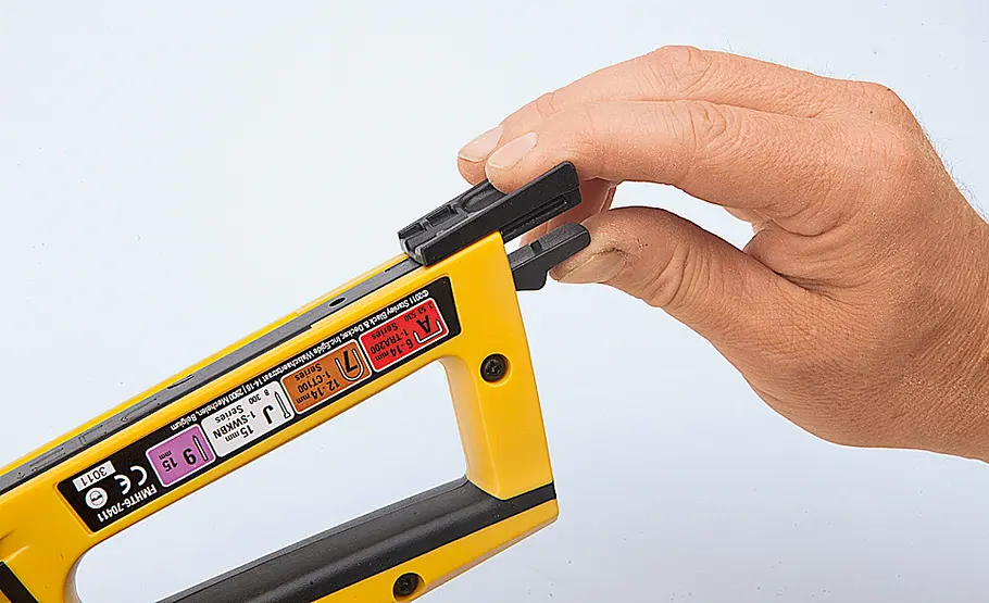 Hand-Tacker im Vergleich Universal-Tacker von Stanley
