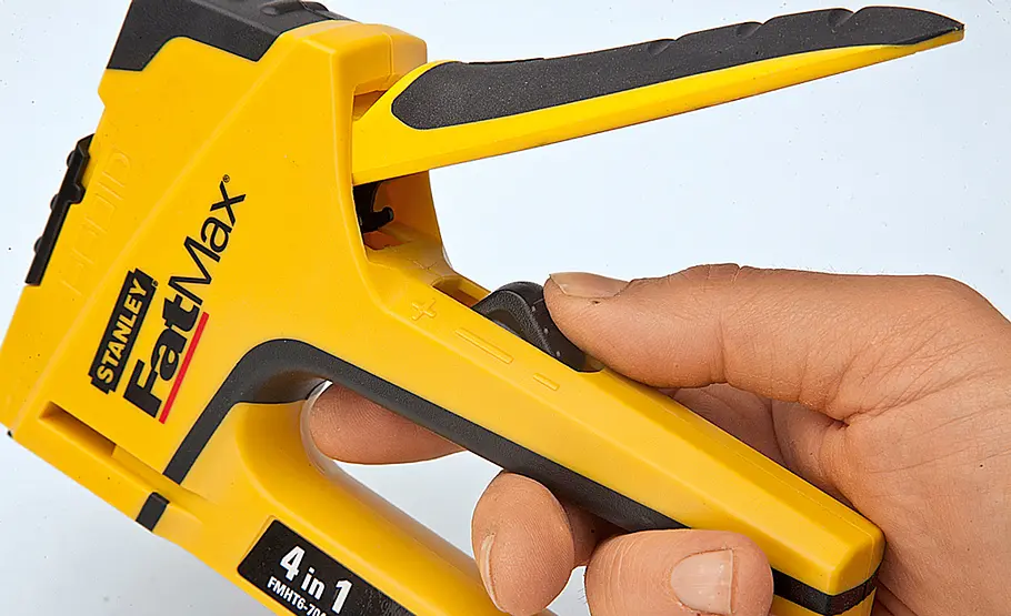 Hand-Tacker im Vergleich Universal-Tacker von Stanley