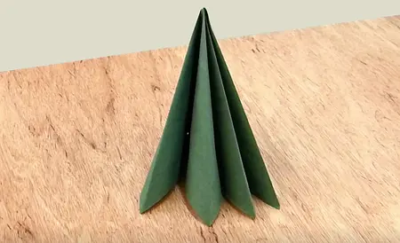 Tannenbaum-Serviette falten: Weihnachten