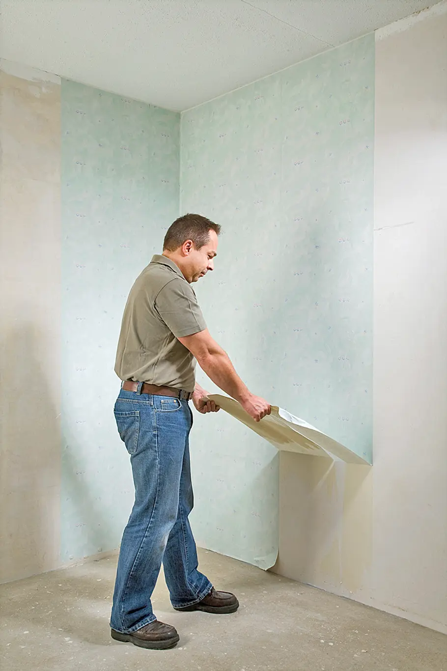 Vorarbeiten zum Tapezieren Wand tapezieren und streichen