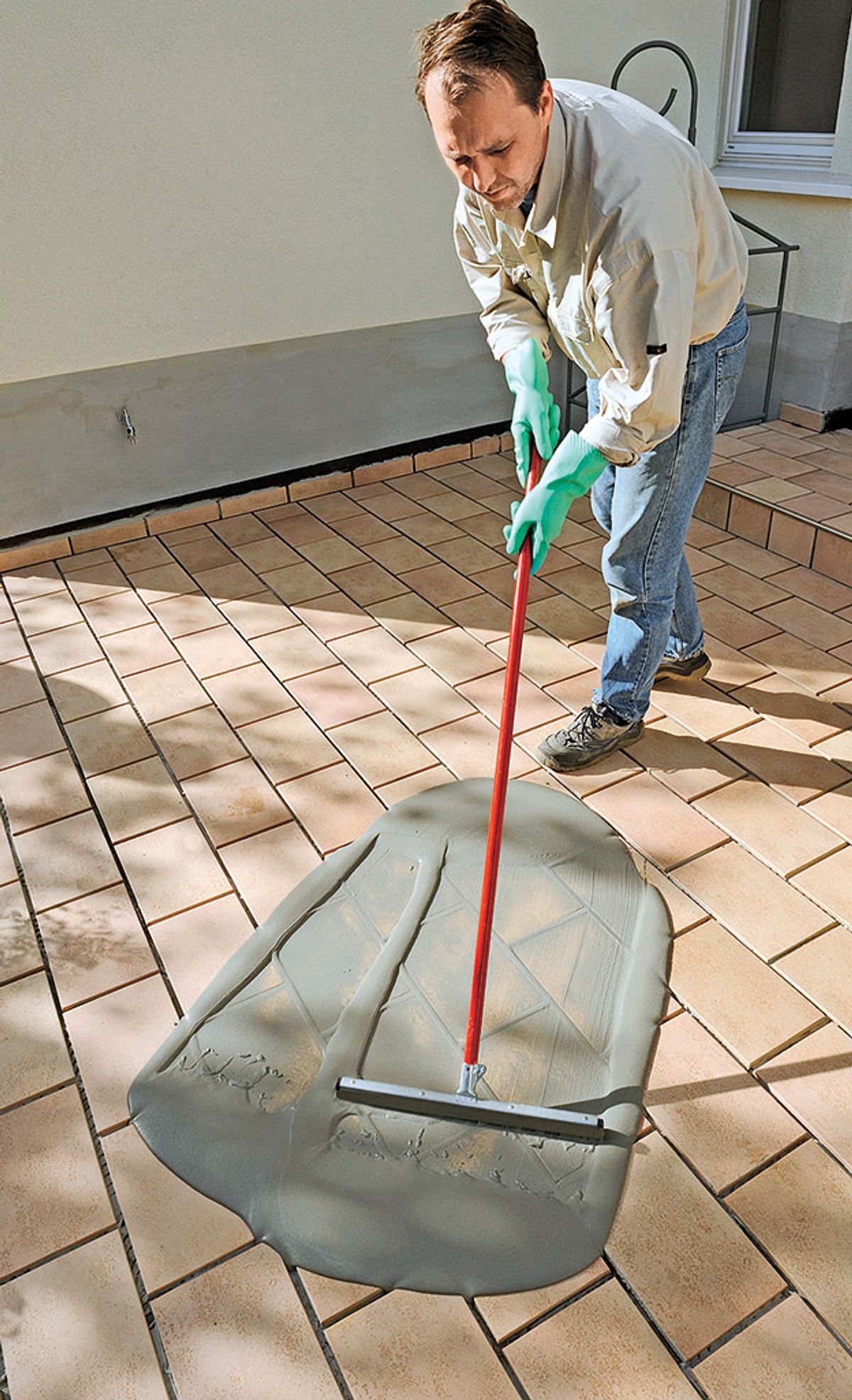 Terrasse: Fliesen verfugen