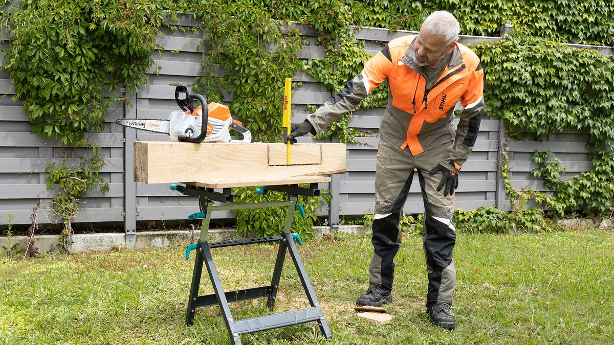 Tiefe des Einschnitts kontrollieren