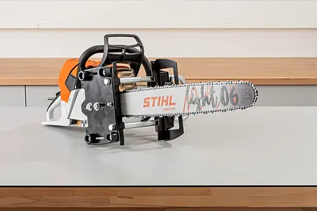 Timberjig-Minisägewerk montieren Timberjig-Minisägewerk an Motorsäge montieren