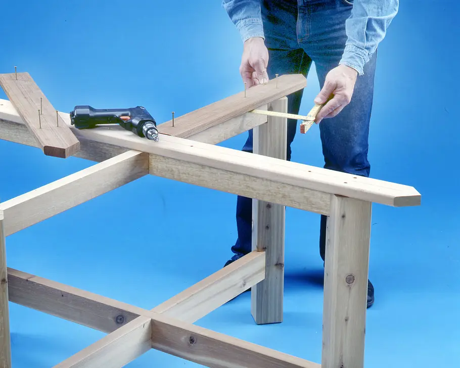 Gartentisch aus Holz bauen Holz-Gartentisch