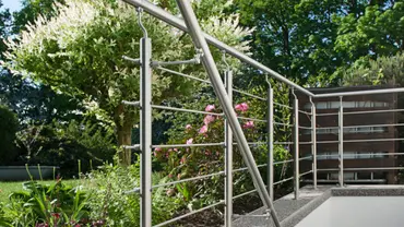 Treppengeländer außen Kellertreppe - Foto: sidm / CK Treppengeländer außen Kellertreppe - Foto: sidm / CK