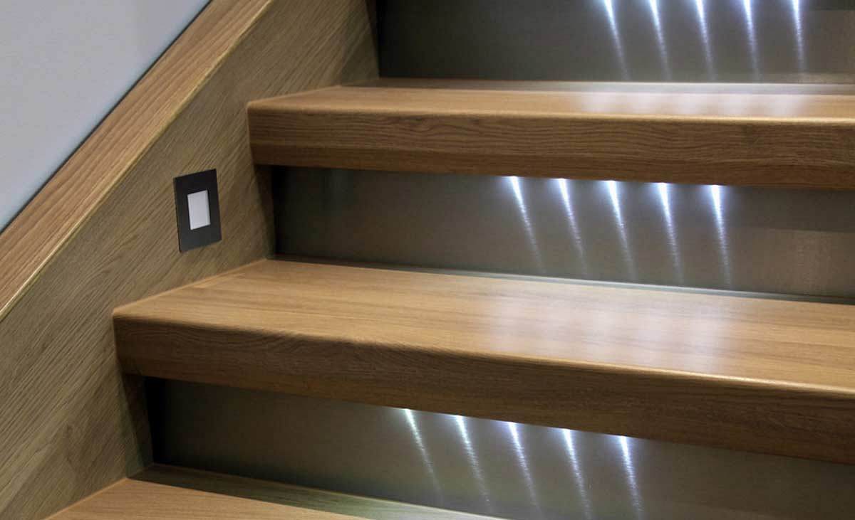 LED-Streifen an Stufen