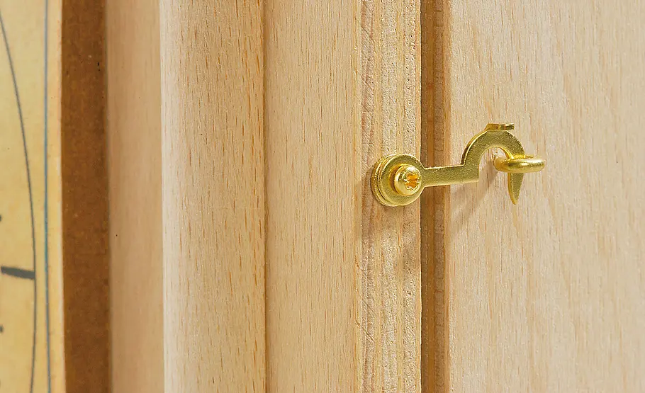 Uhr basteln: Schritt 30 von 34 Schallfuge lassen