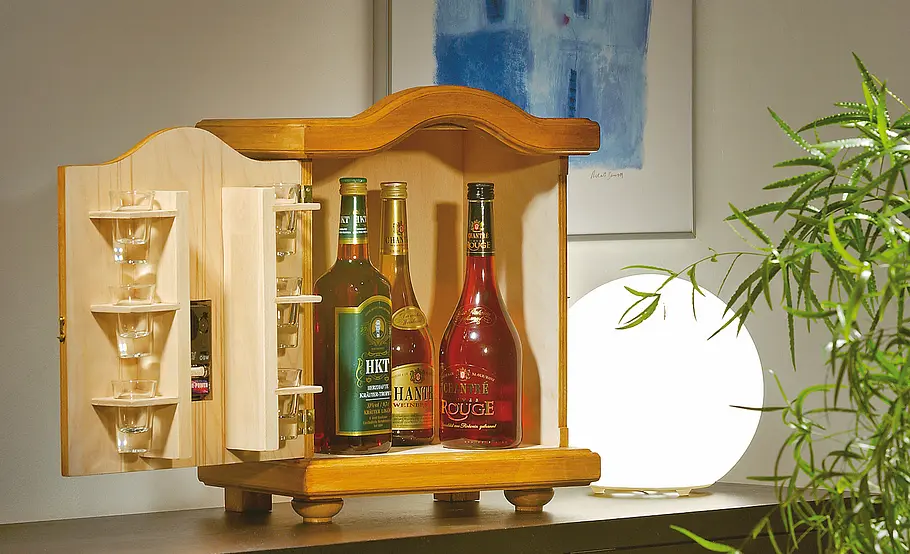 Uhr basteln: Schritt 34 von 34 Tischuhr mit Mini-Bar bauen