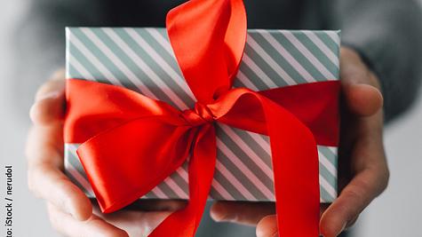 Über diese Geschenke freut sich Ihr Freund. - Foto: iStock / nerudol