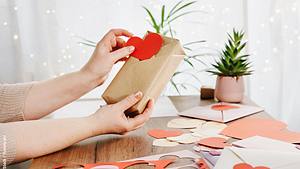 Valentinstags-Geschenk selber machen - Foto: iStock / Yummy pic