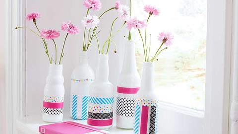 Washi Tape DIY: Vasen dekorieren - Foto: Hersteller / tesa SE