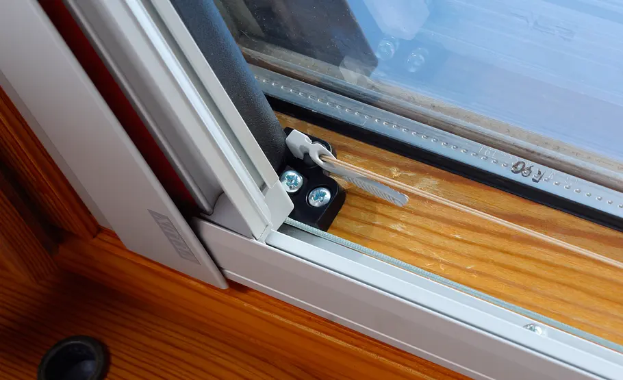 Dachfenster-Rollo montieren: 10 von 14 Faltstore für Dachflächenfenster