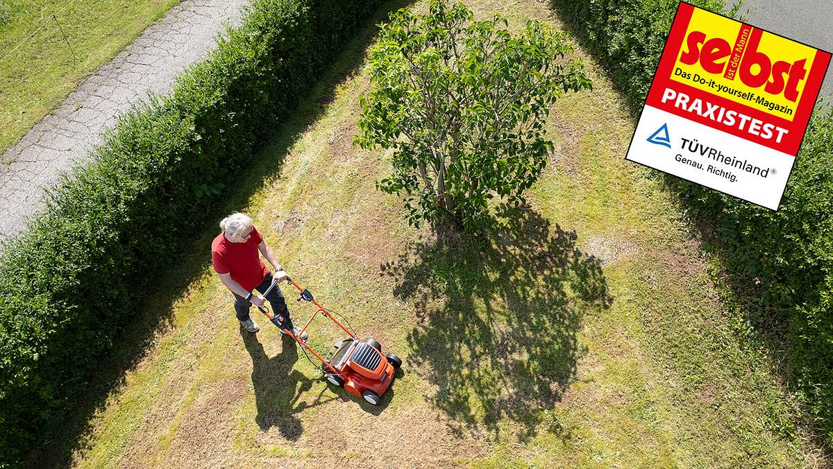 Akku-Vertikutierer im Einsatz auf Rasen-Testfläche