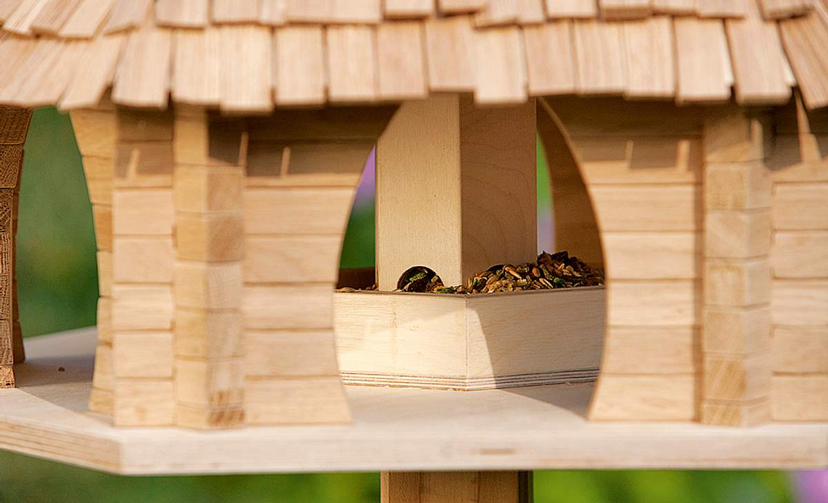 Vogel-Futterhaus bauen