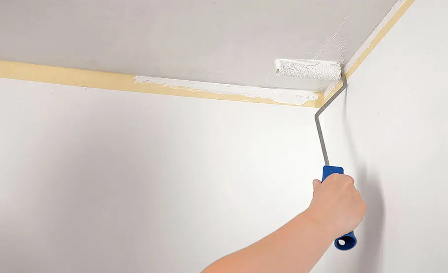 Goldenen Deckenspiegel streichen: Schritt 1 von 6 Kanten abkleben