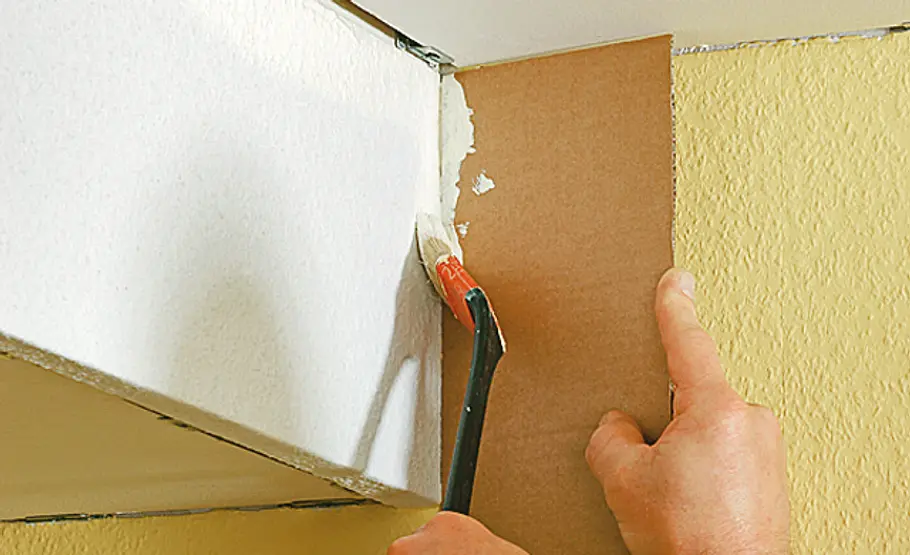Wand streichen: Schritt 7 von 10 Sauber streichen