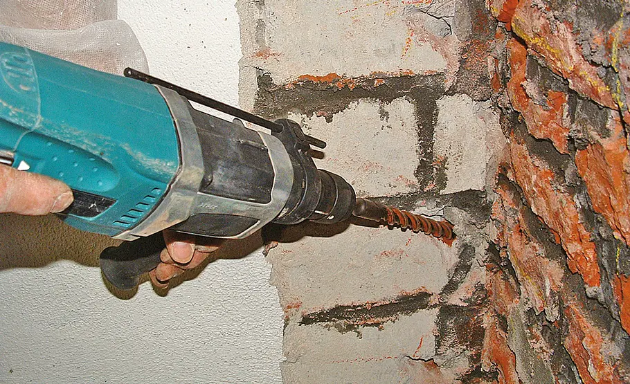 Wand trocken legen per Injektionsverfahren Wand trockenlegen per Injektion