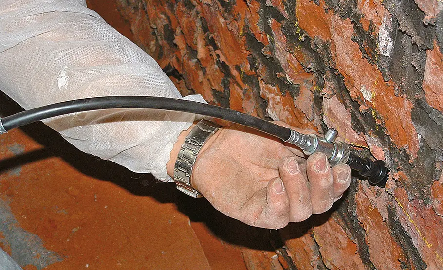 Wand trocken legen per Injektionsverfahren Wand trockenlegen per Injektion