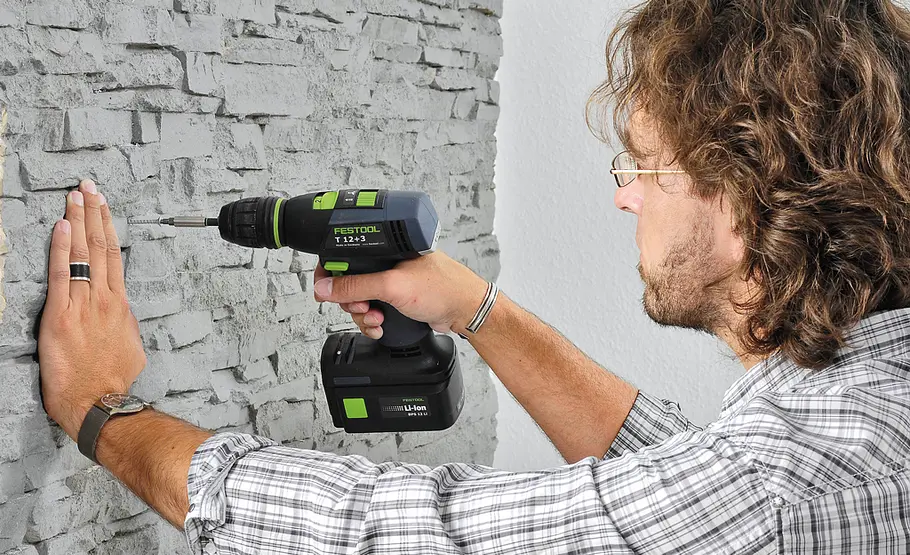 Wand in Stein-Optik Wandverkleidung aus Kunststoff-Platten