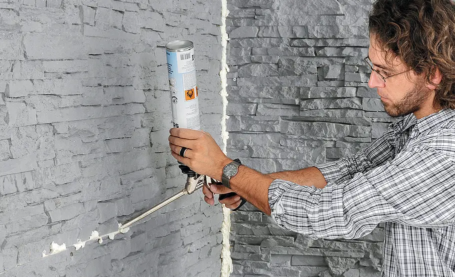 Wand in Stein-Optik Wandverkleidung aus Kunststoff-Platten