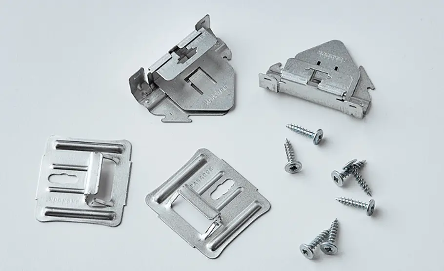 Paneele verlegen: Schritt 5 von 16 Paneel-Klammern