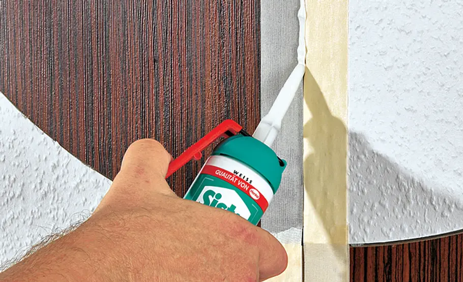 Wandverkleidung: Schritt 26 von 26 Fuge mit Acryl-Dichtmasse verschließen
