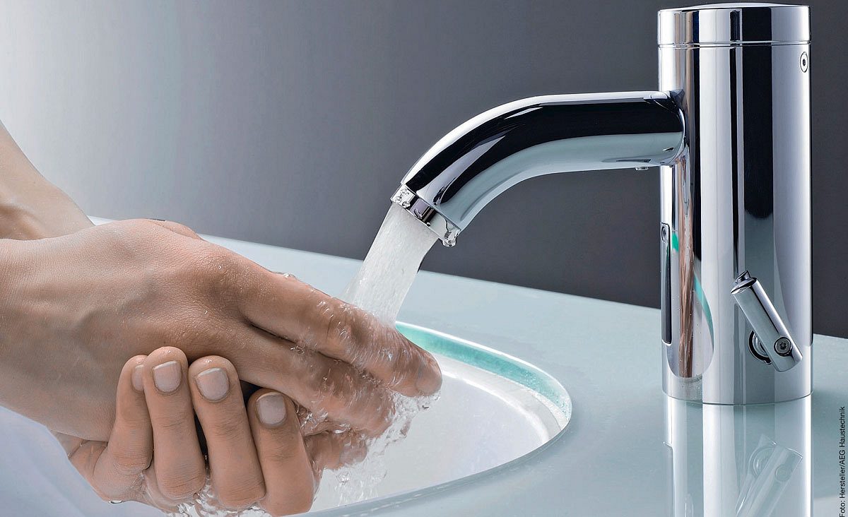 Wer den Wasserhahn zum Einseifen der Hände schließt, spart jedes Mal rund 15 Liter Trinkwasser ein!