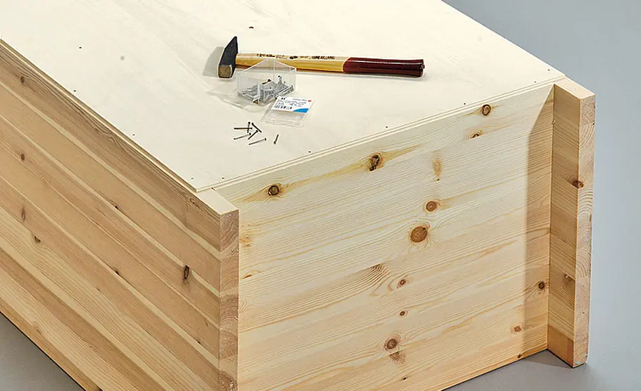 Weinregal selber bauen Weinregal: Stiftnägel befestigen