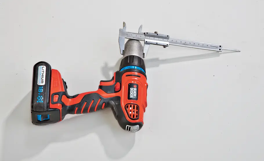 Werkbank bauen: Schritt 6 von 26 Loch bohren