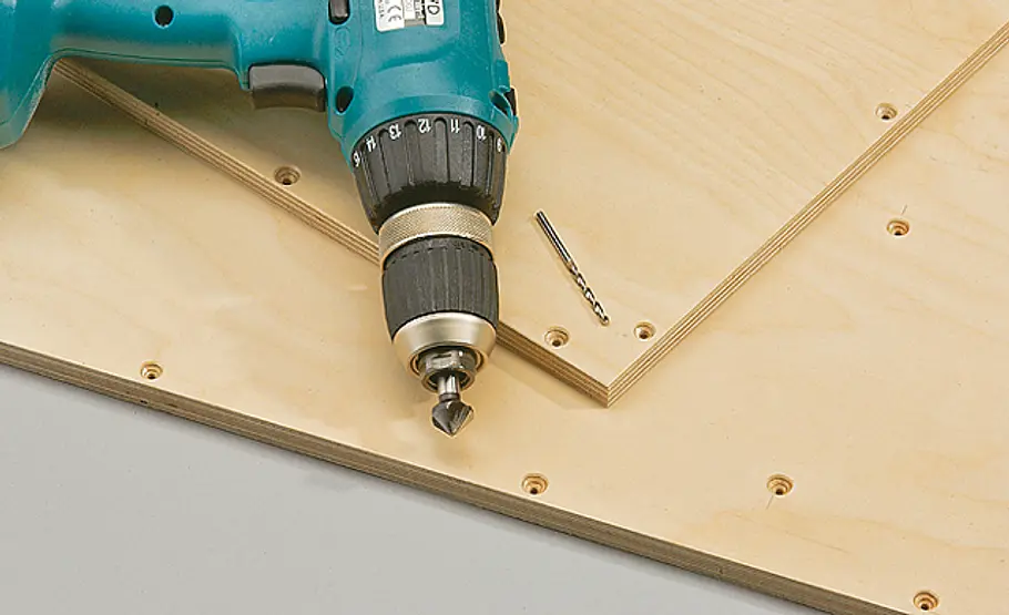 Werkzeugwagen bauen: Schritt 2 von 43 Loch bohren und senken