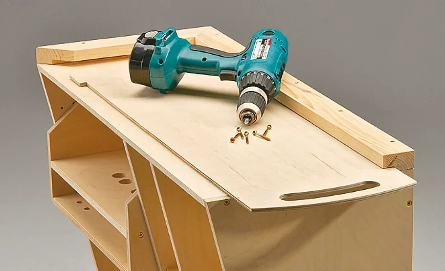 Werkzeugwagen bauen: Schritt 38 von 43 Rahmen verschrauben