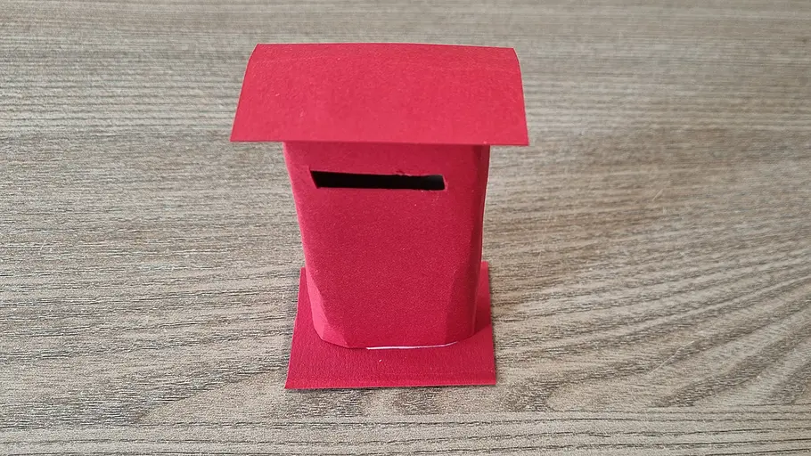Deckel und Fuß für Briefkasten