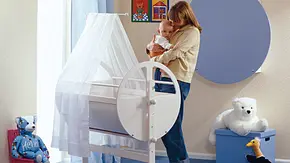 Baby-Wiege und Wickeltisch Baby-Wiege und Wickeltisch